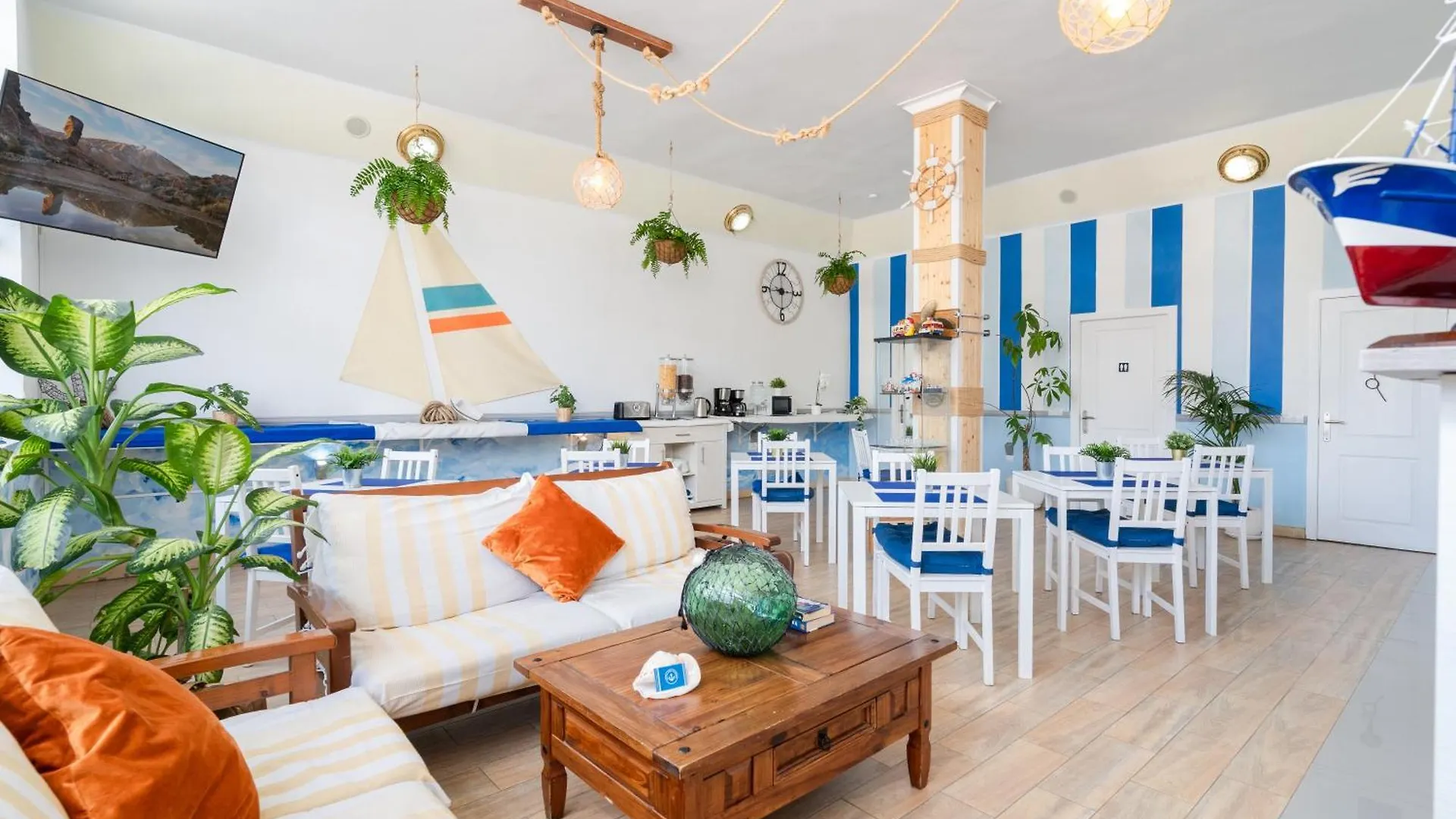 Hostel Neon Tenerife location